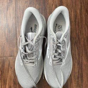 Brooks Running Shoes - Ghost Size 9